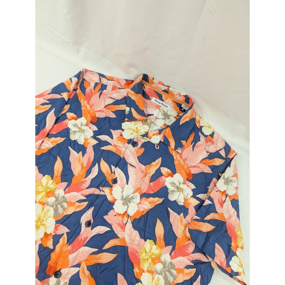 Tommy Bahama 100% Silk Hawaiian Tropical Floral Short Sleeve‎ Shirt Size Medium